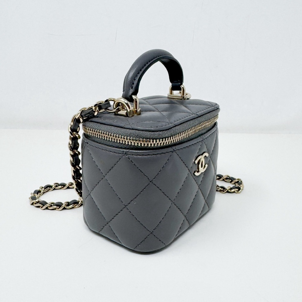 Chanel Mini Vanity Bag - Picture 3 of 14